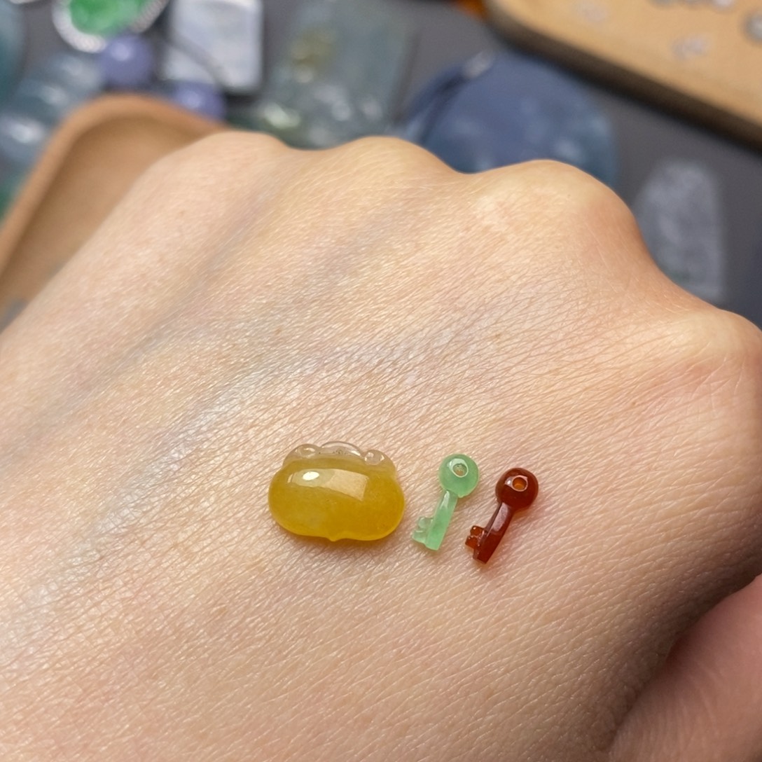 翡翠未镶嵌颈饰翡翠