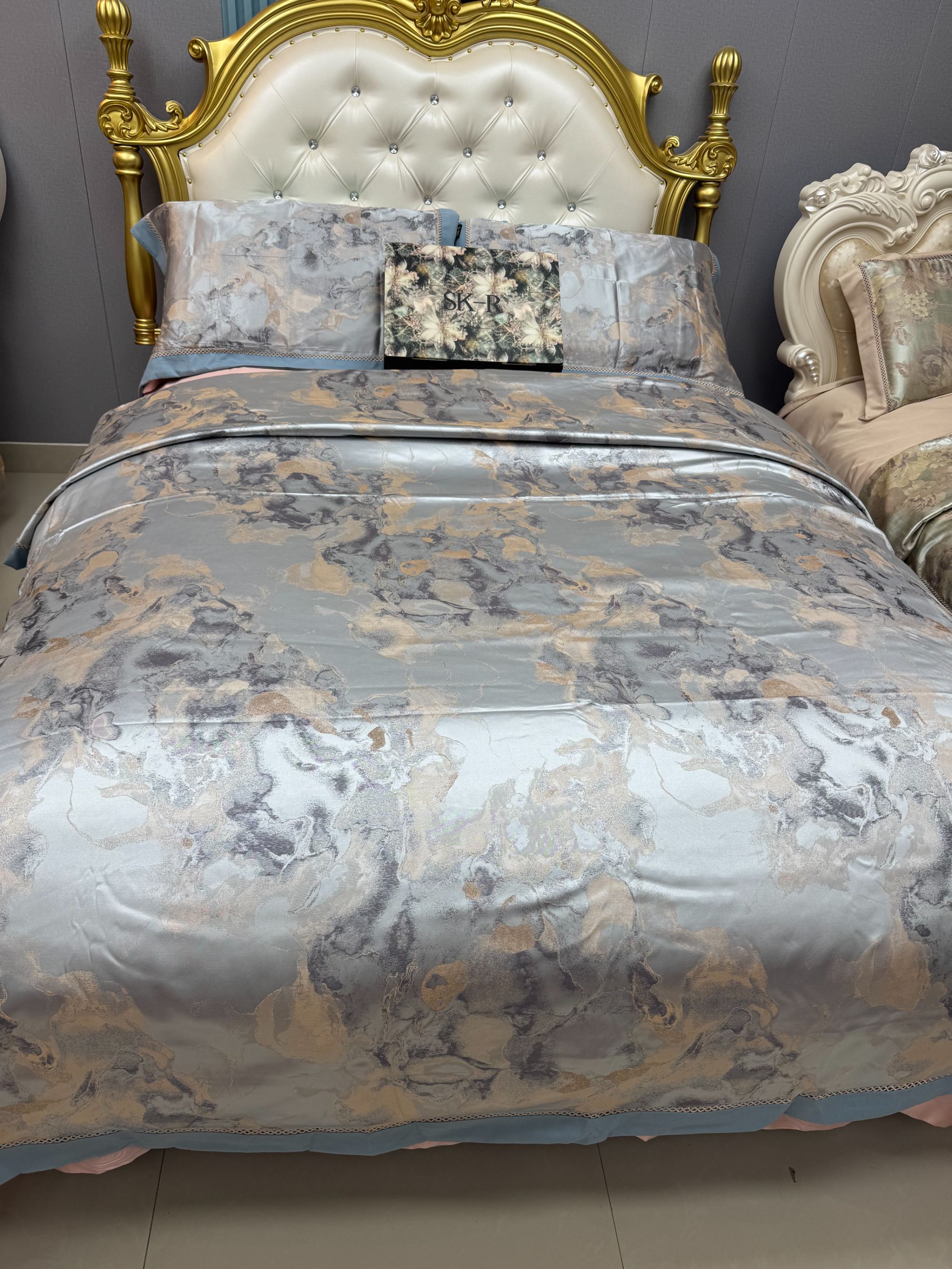 凯诺之旅-轻奢贡缎提花床上四件套不滑床（M424）