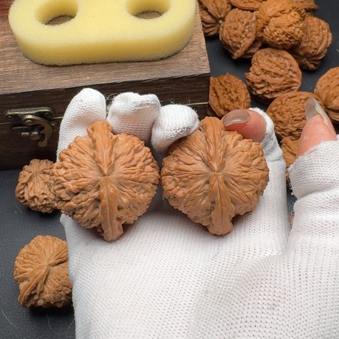 文玩核桃吊坠嘉*42白狮子4781