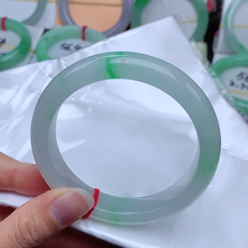 【闪购商品】翡翠手镯未镶嵌            正圈59冰白底青