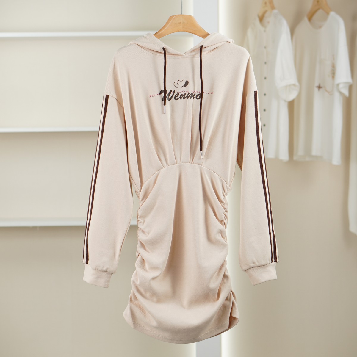 麦迪尚品【文M】51105990 休闲连帽连衣裙春秋女装专柜撤柜