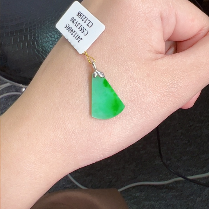 翡翠颈饰18K金镶嵌翡翠