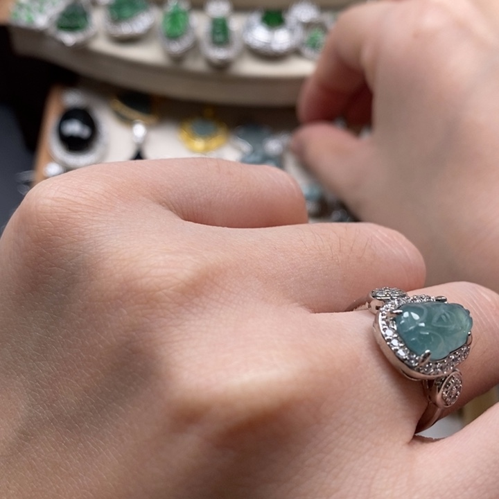 翡翠颈饰未镶嵌翡翠