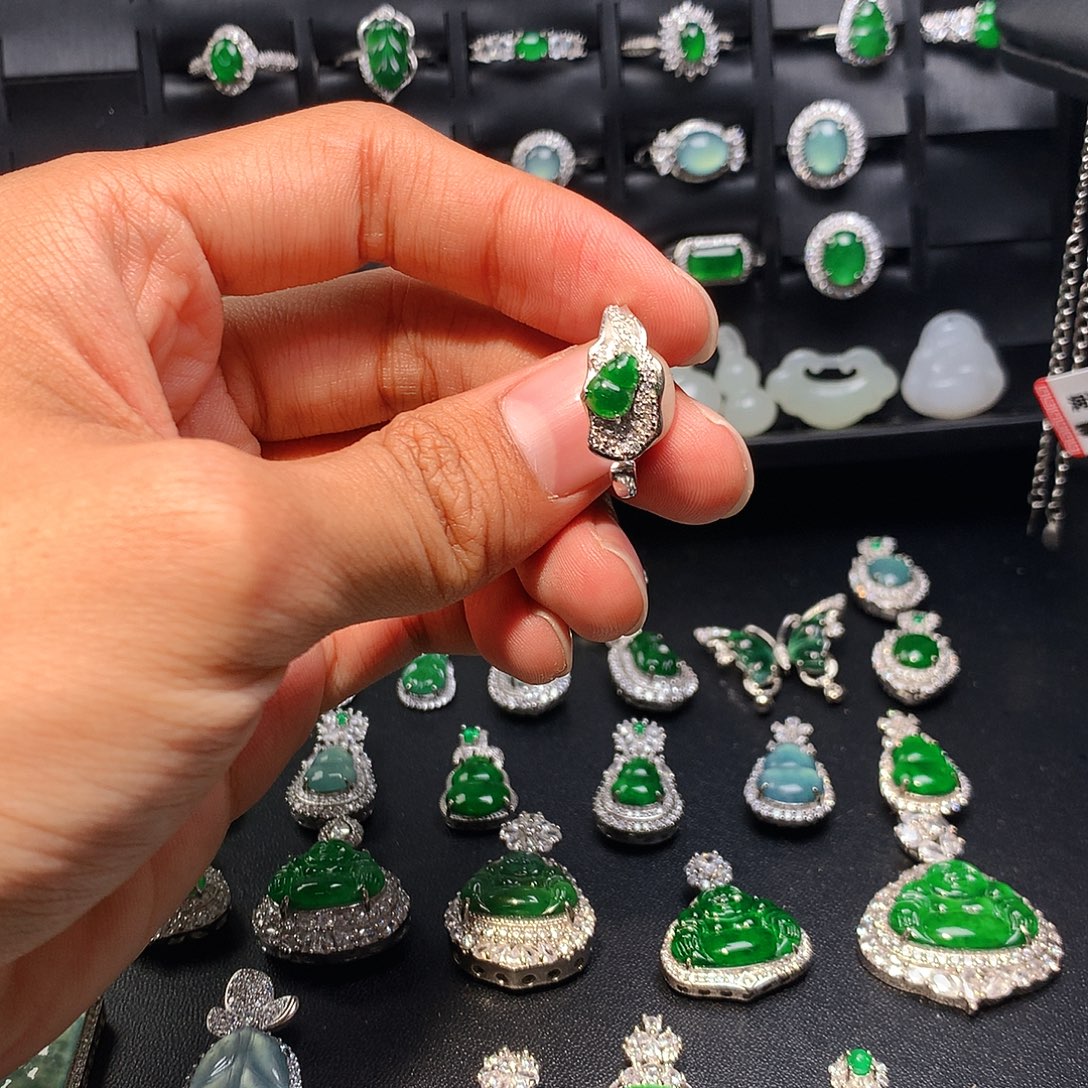 翡翠未镶嵌戒指戒指