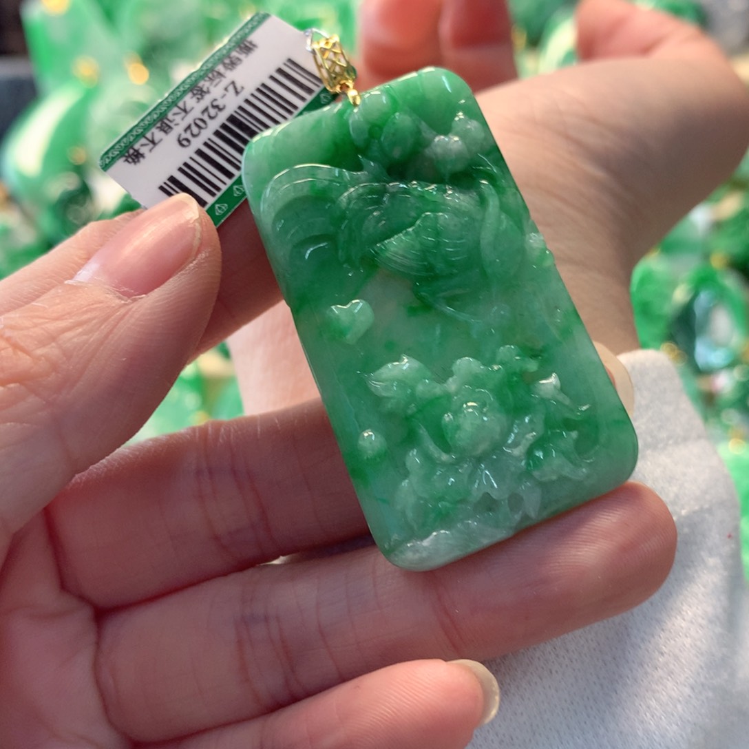 翡翠吊坠(不含链)18K金镶嵌