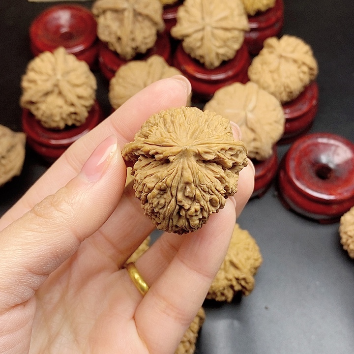 江***2文玩核桃吊坠瑕疵单只不退不换