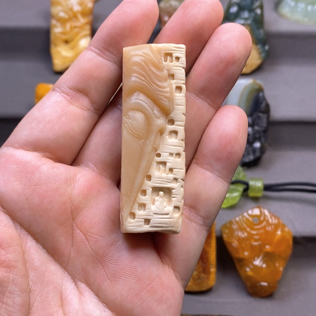 岫玉颈饰未镶嵌秋*