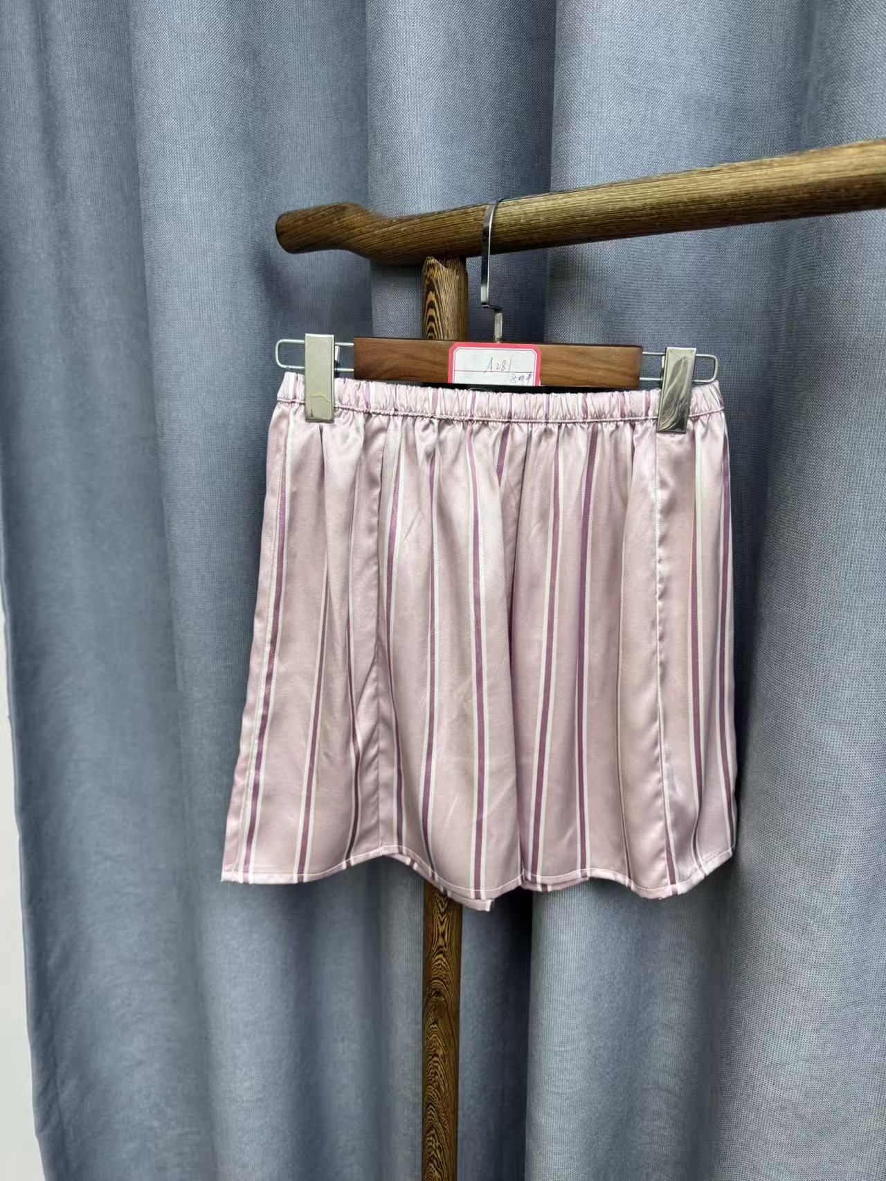 2025夏季新款时尚休闲桑蚕丝居家打底短裤A281