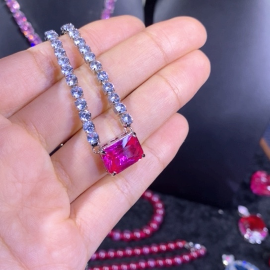 丁***某红宝石未镶嵌戒指