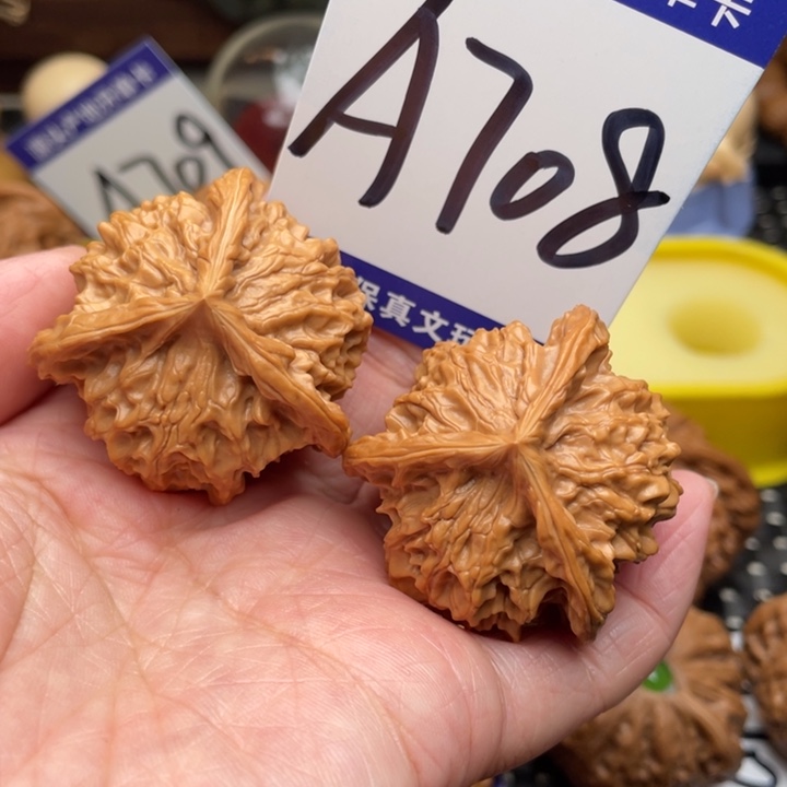 王***1把件桃核盘山三棱38