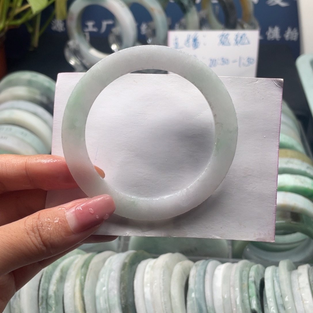 未镶嵌翡翠手镯定制翡翠