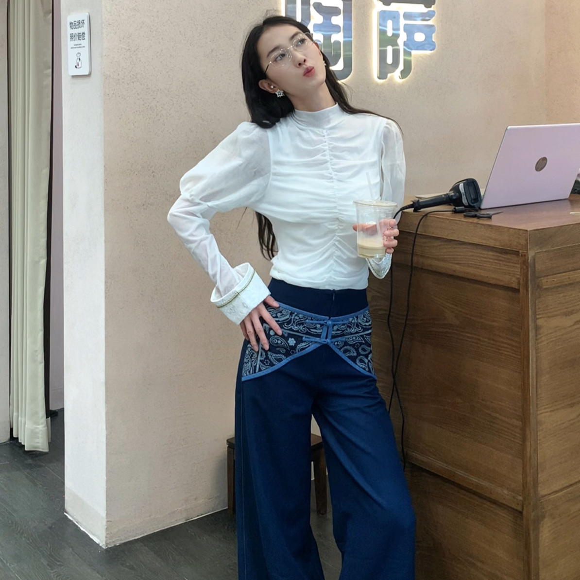水洗软牛仔刺绣阔腿裤