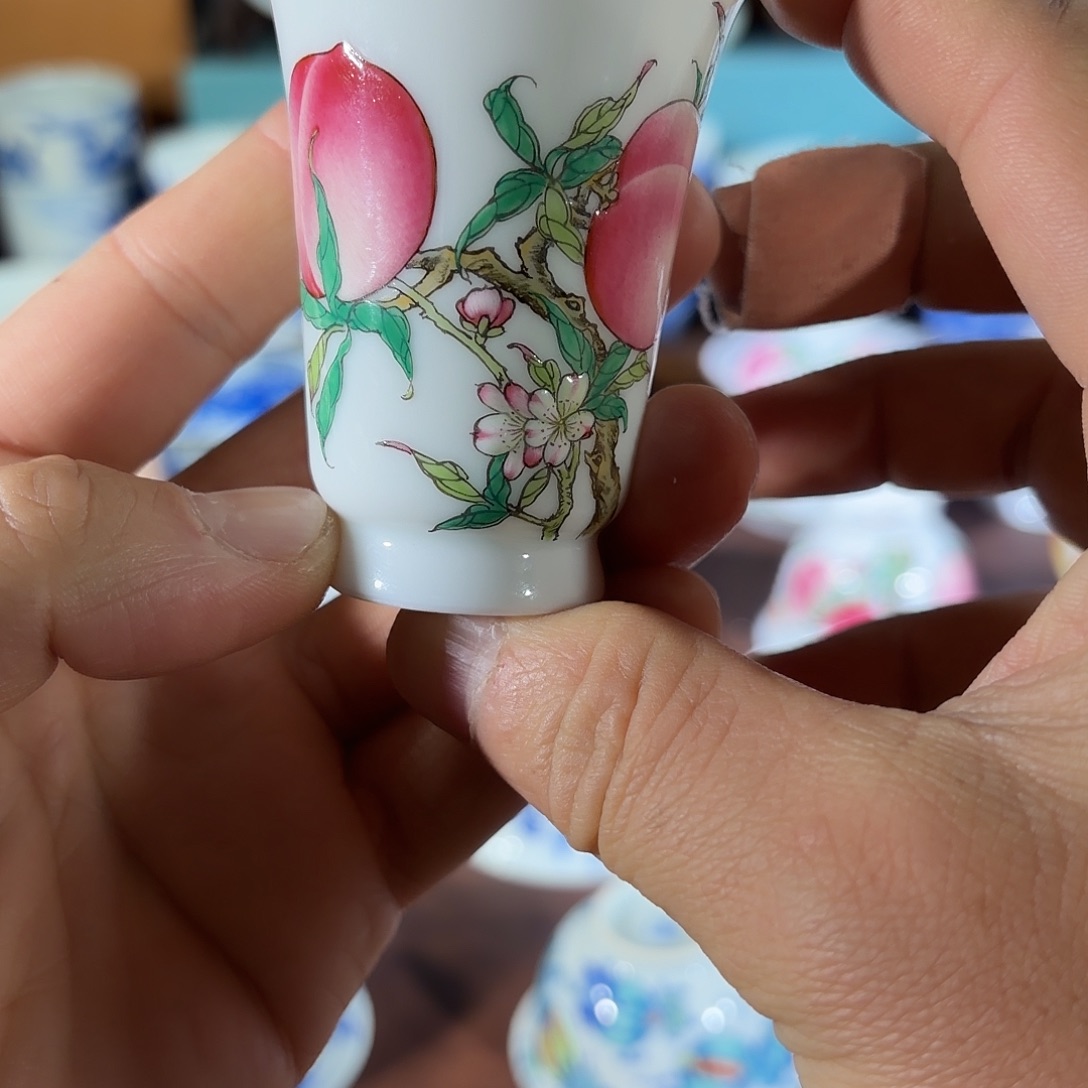 陶手工手绘的陶瓷杯