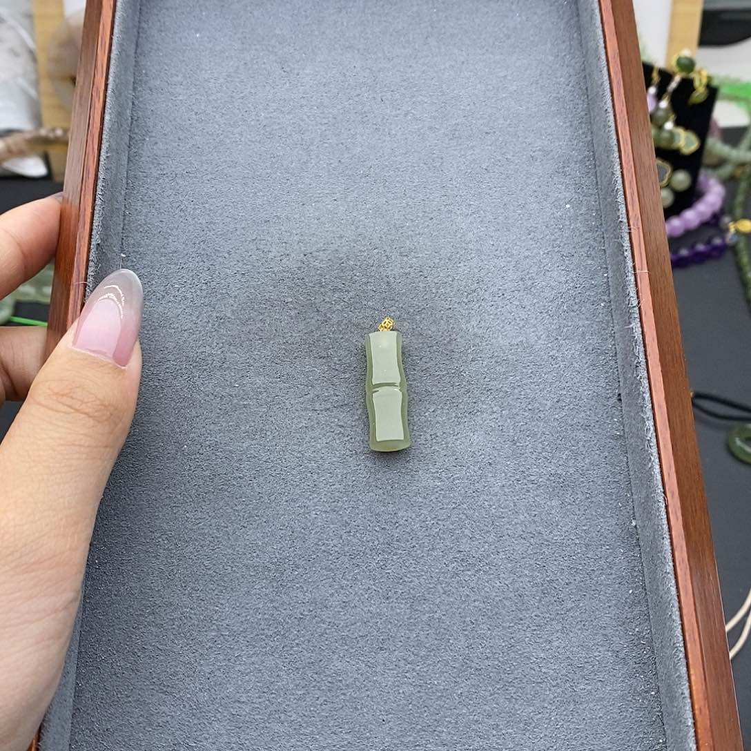 和田玉吊坠(不含链)18K金镶嵌