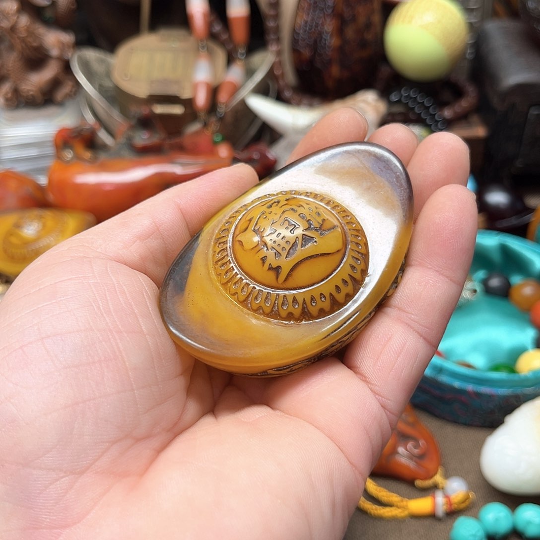 未镶嵌琥珀手链好物推荐如图所示