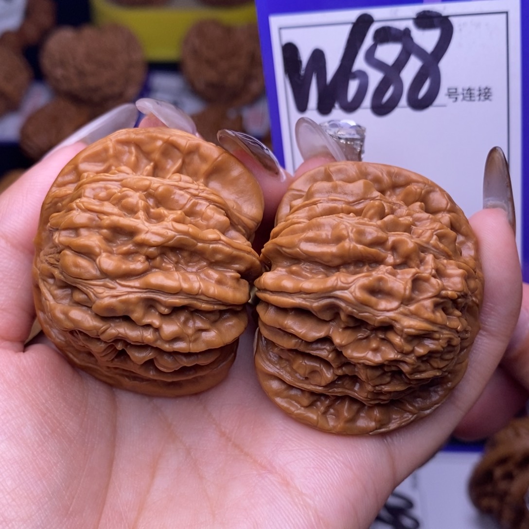 文玩核桃吊坠W688链接 四座楼45尺