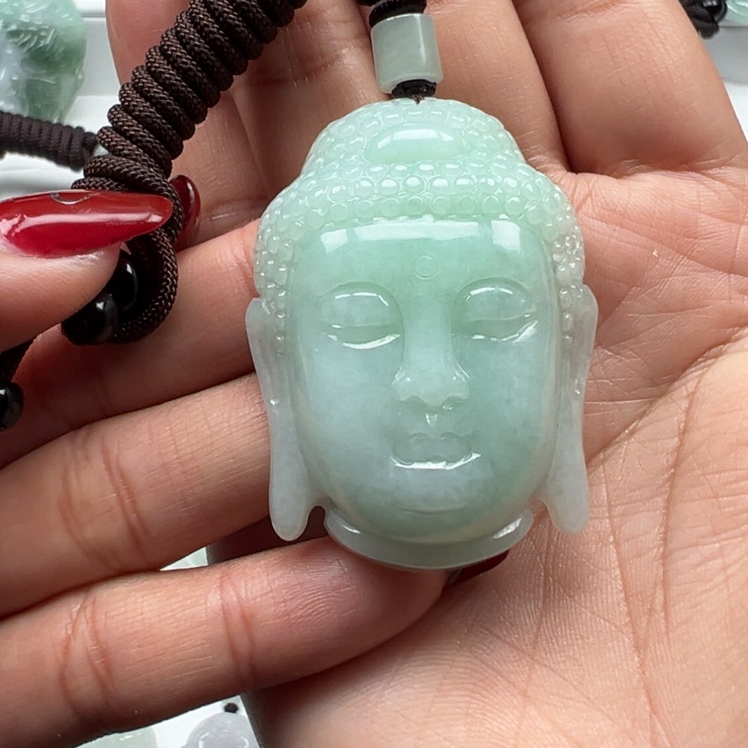 翡翠颈饰未镶嵌佛头