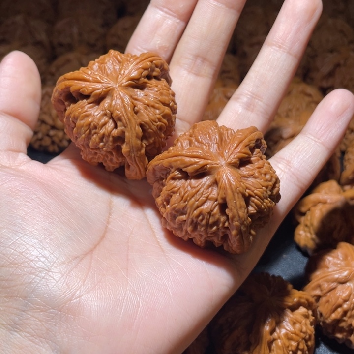 人***k吊坠桃核小妹三棱