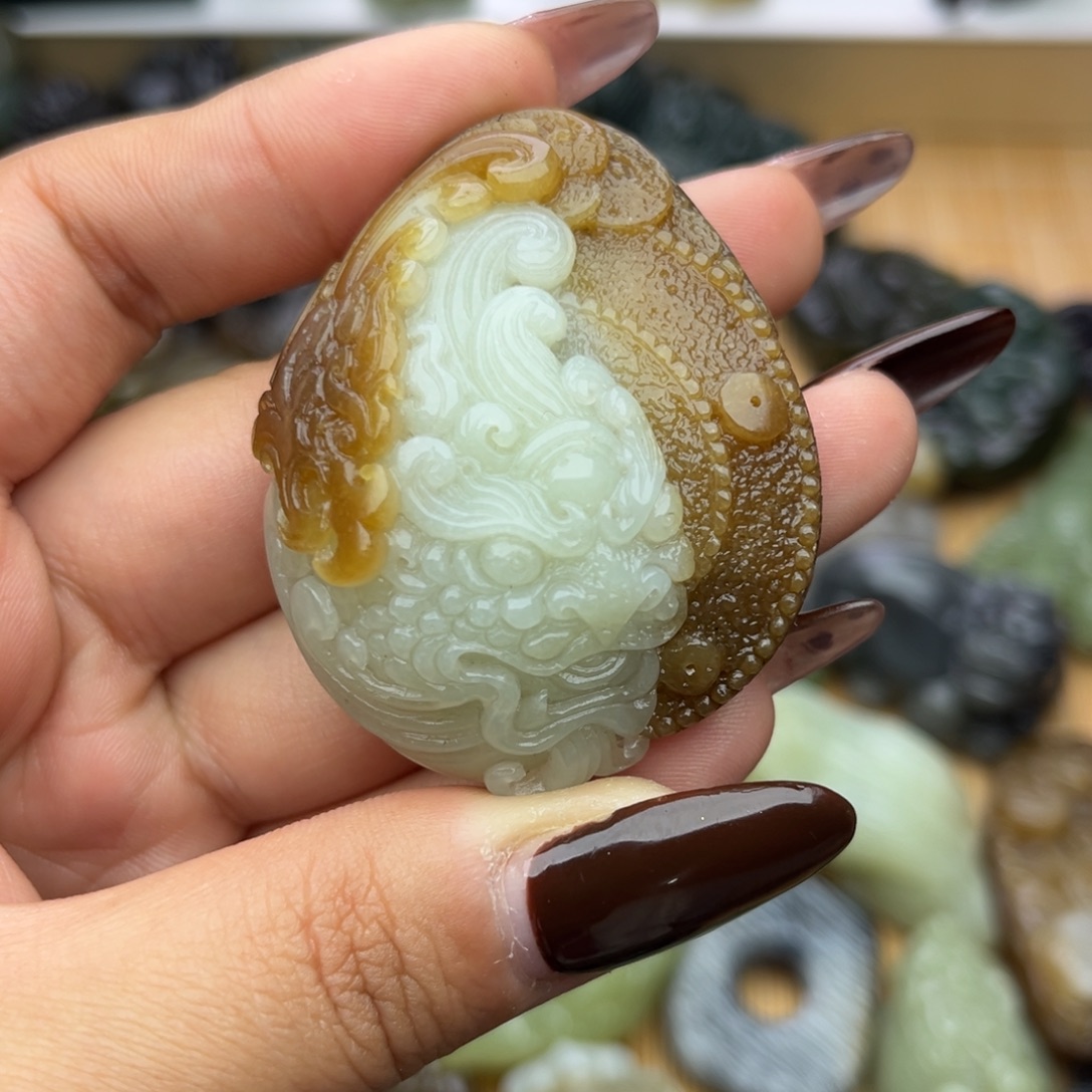 贝***克和田玉未镶嵌颈饰