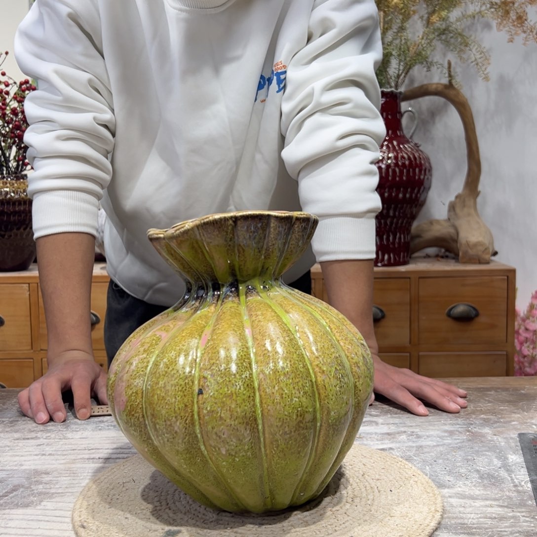 摆件陶瓷花瓶高23口7瑕疵