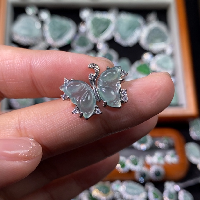 【闪购商品】翡翠颈饰未镶嵌天然