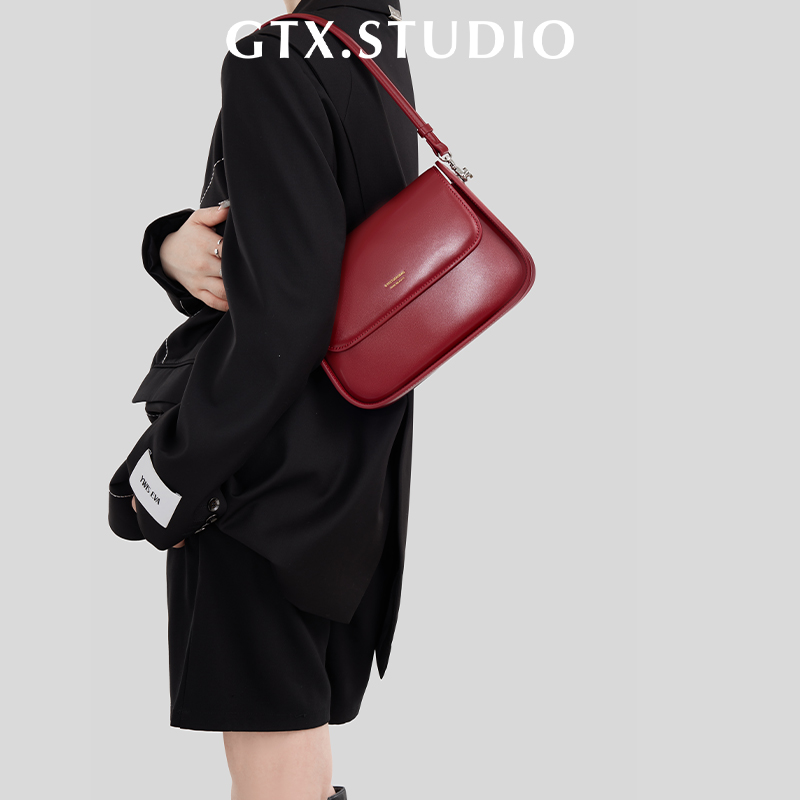 【谷田西】2025新款小众高级感红色腋下包女牛皮小方包斜挎豆腐包