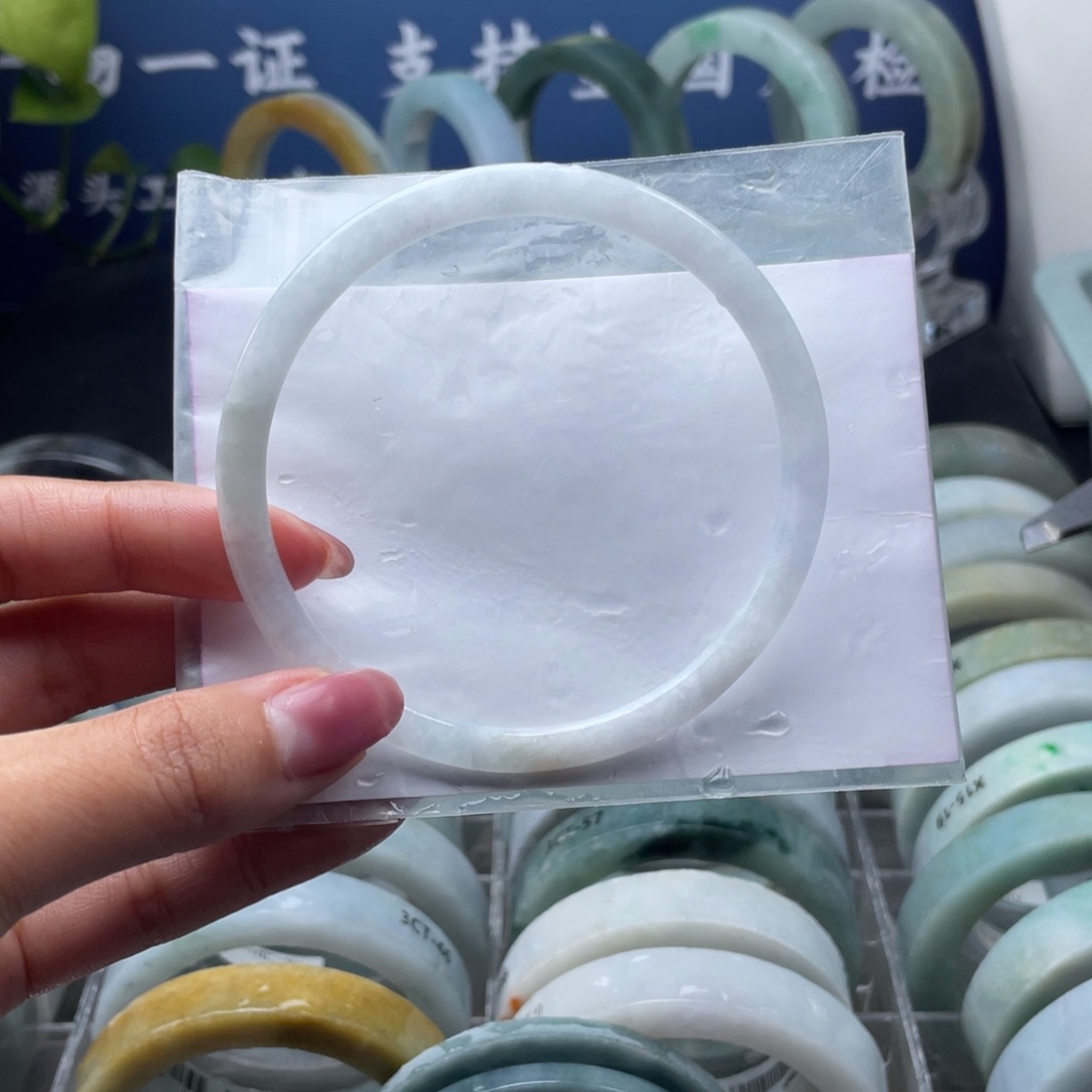 定制翡翠未镶嵌翡翠手镯