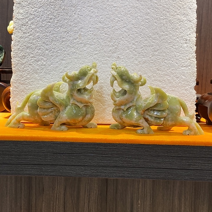 秀***师蛇纹石玉（覆膜）合金珠宝奇石