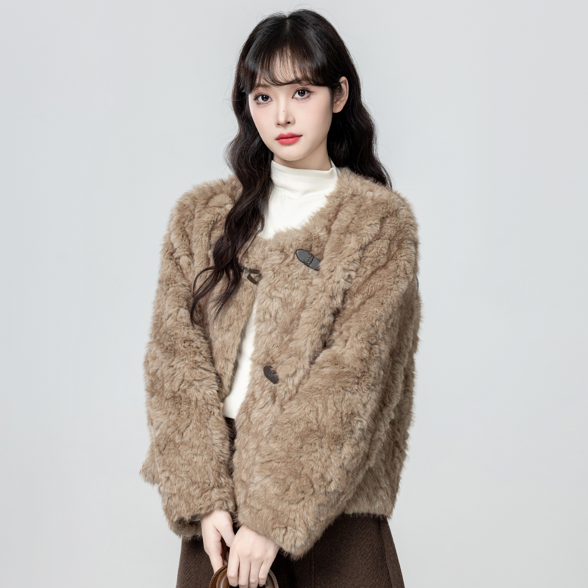 卡其色圆领羔羔毛外套女冬2025冬季新款加绒加厚皮毛一体开衫上衣