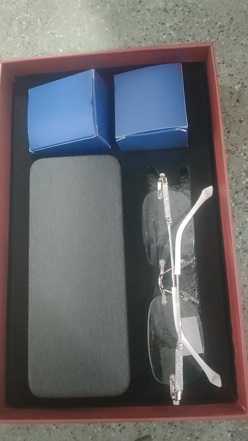 白色眼镜发1盒老花镜