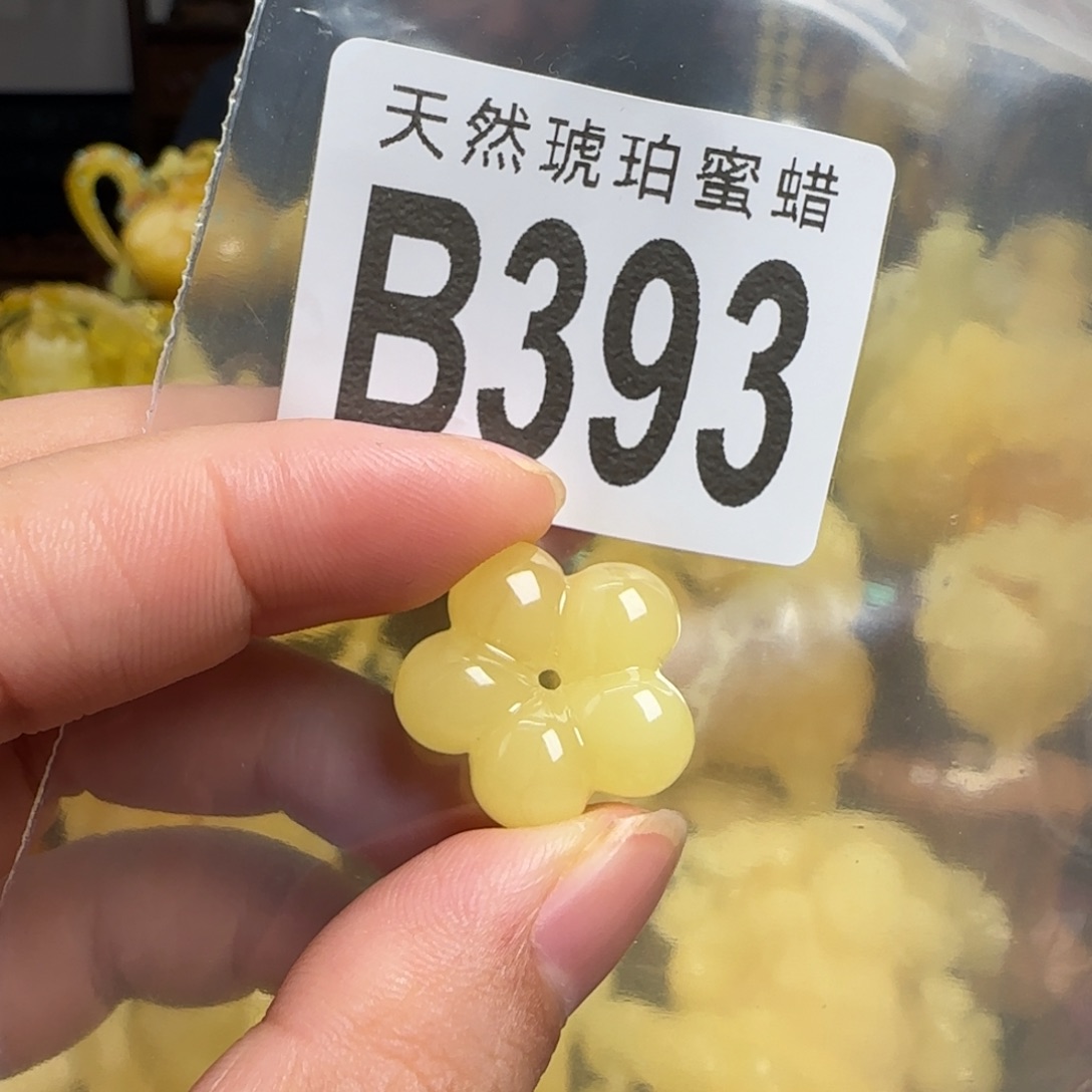 蜜蜡未镶嵌珠宝奇石多样性发其一