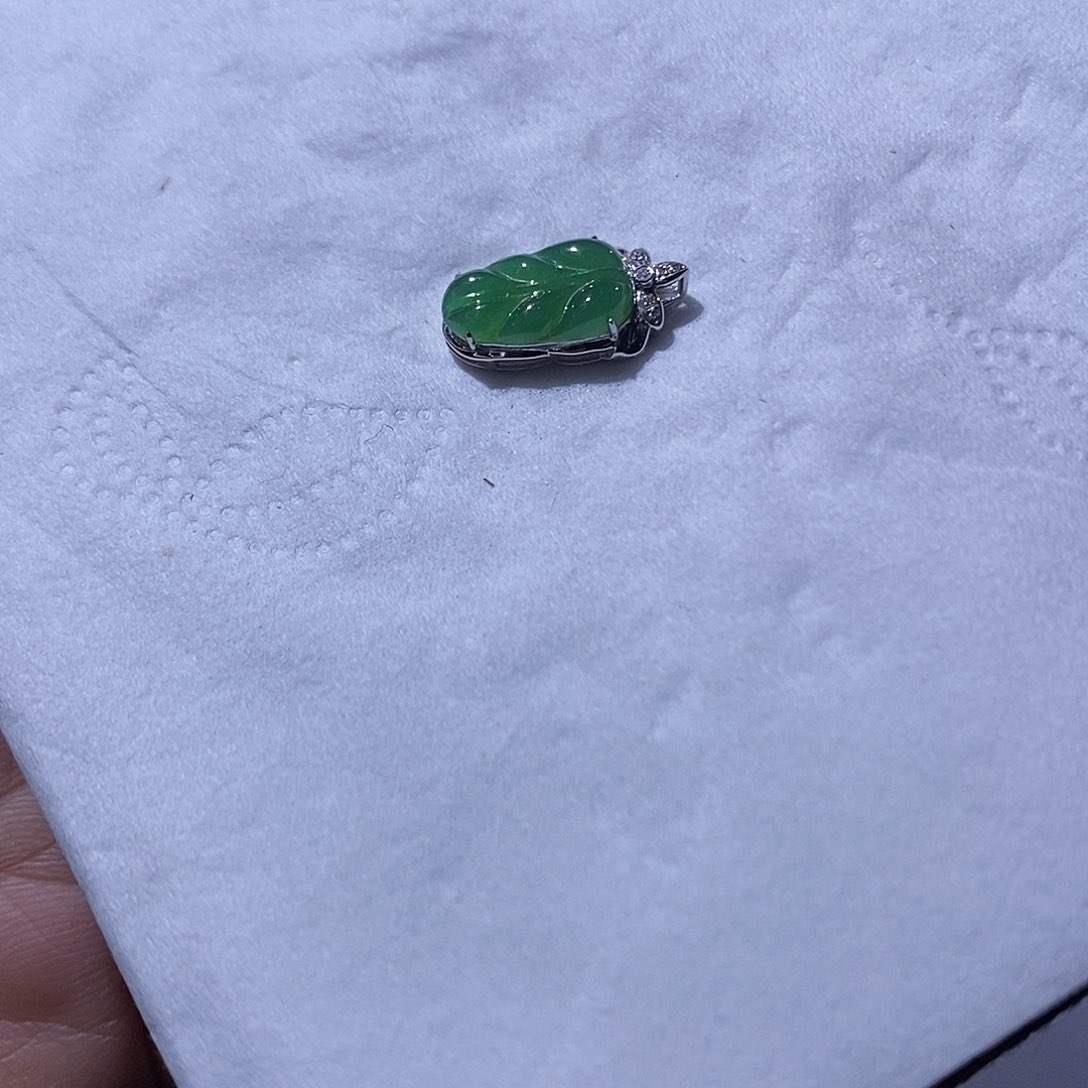 翡翠吊坠(不含链)18K金镶嵌