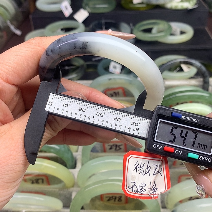 蛇纹石玉手镯未镶嵌307