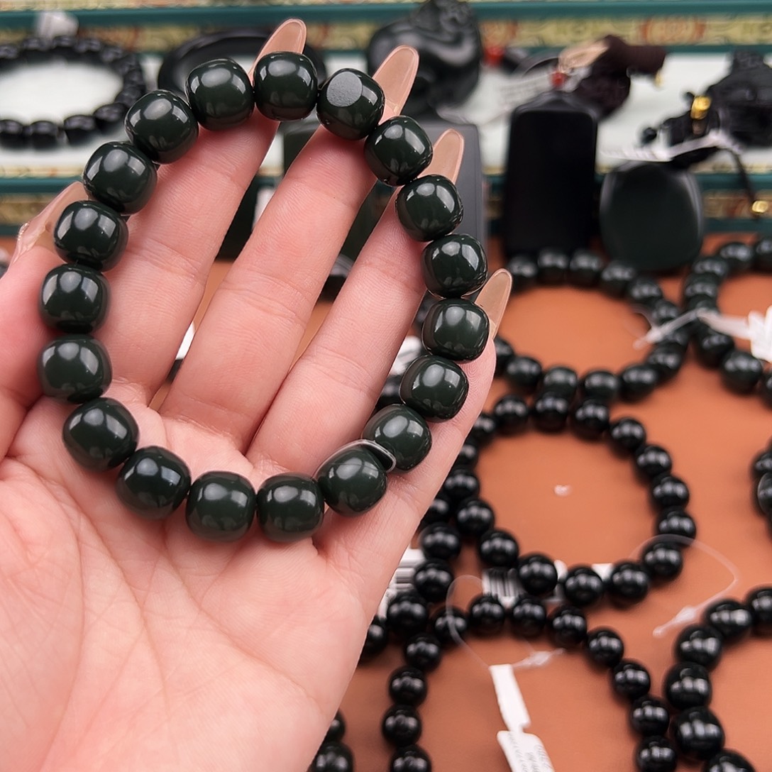 张***和田玉未镶嵌手串