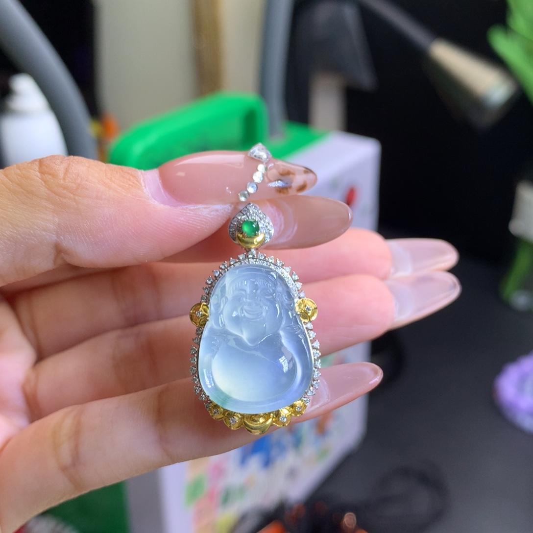 翡翠18K金镶嵌颈饰