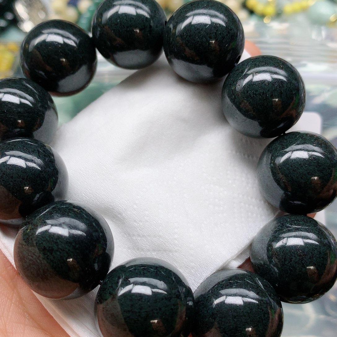 翡翠颈饰未镶嵌手串