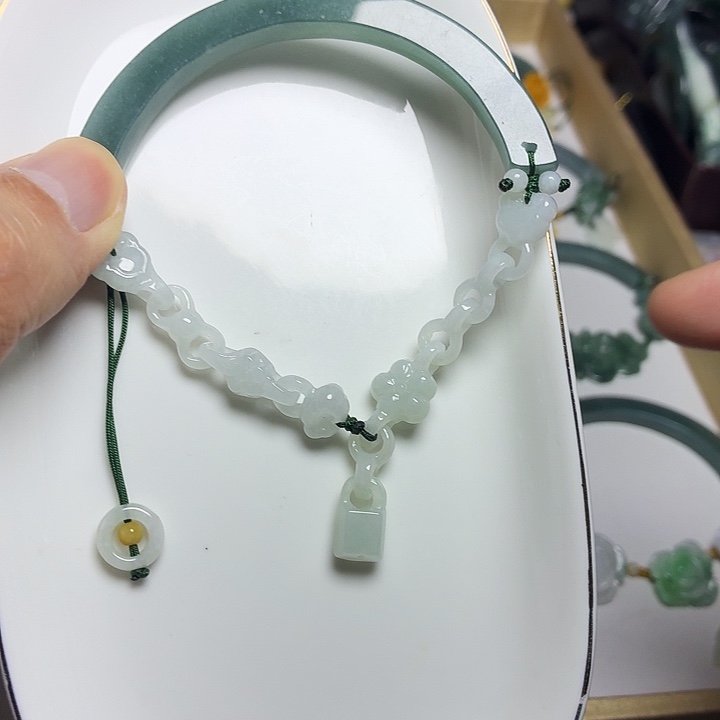 翡翠未镶嵌手链特色款手围18