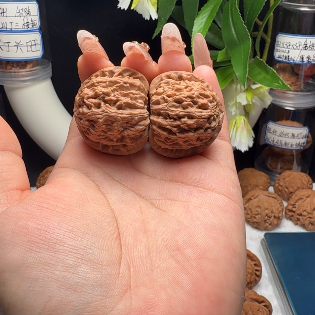 文玩核桃把件开播福利全品无修微瑕36三角白