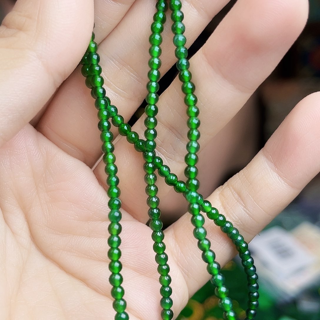 翡翠未镶嵌颈饰多样性