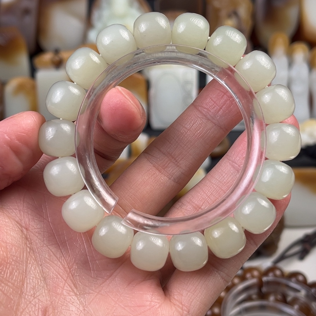 东***枋和田玉（糖玉）未镶嵌颈饰