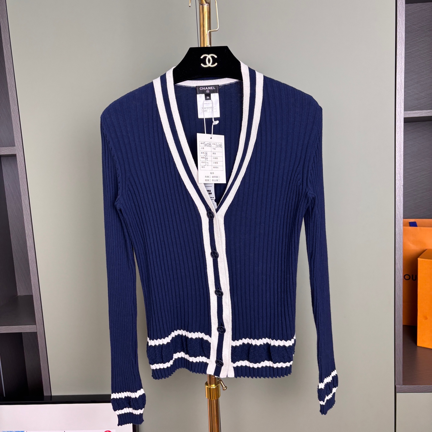 99新 Chanel/香奈儿 TW0283/36码/长袖修身单排扣V领/公价28000