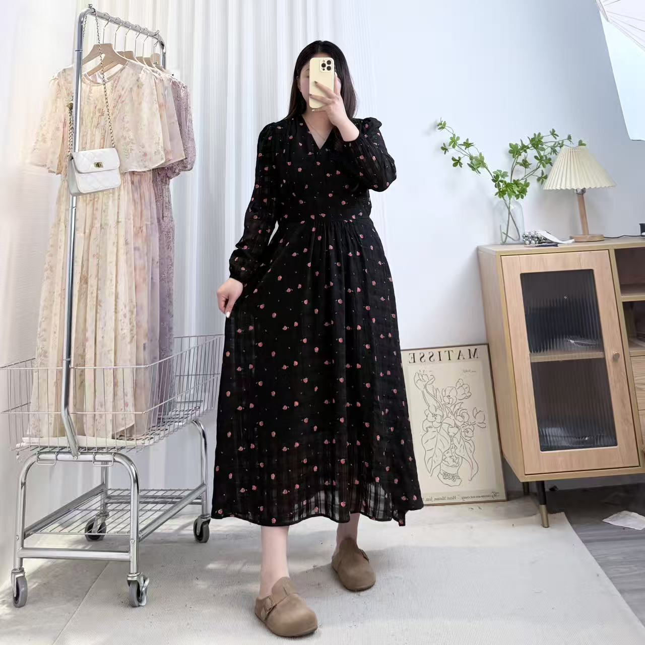 【秘境玫瑰】2025大码连衣裙~V领碎花长裙胖mm高腰遮肚子显瘦