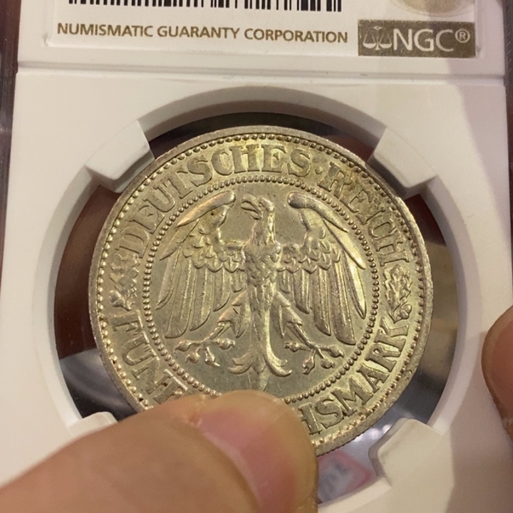 战***马银Ag900G80-如图一个纪念银币