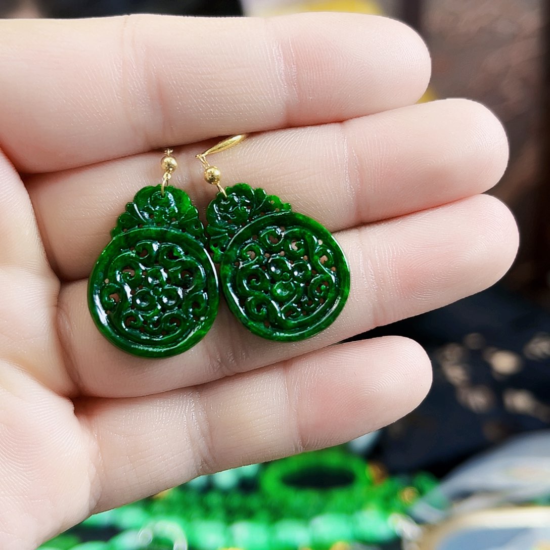 翡翠18K金镶嵌颈饰耳饰