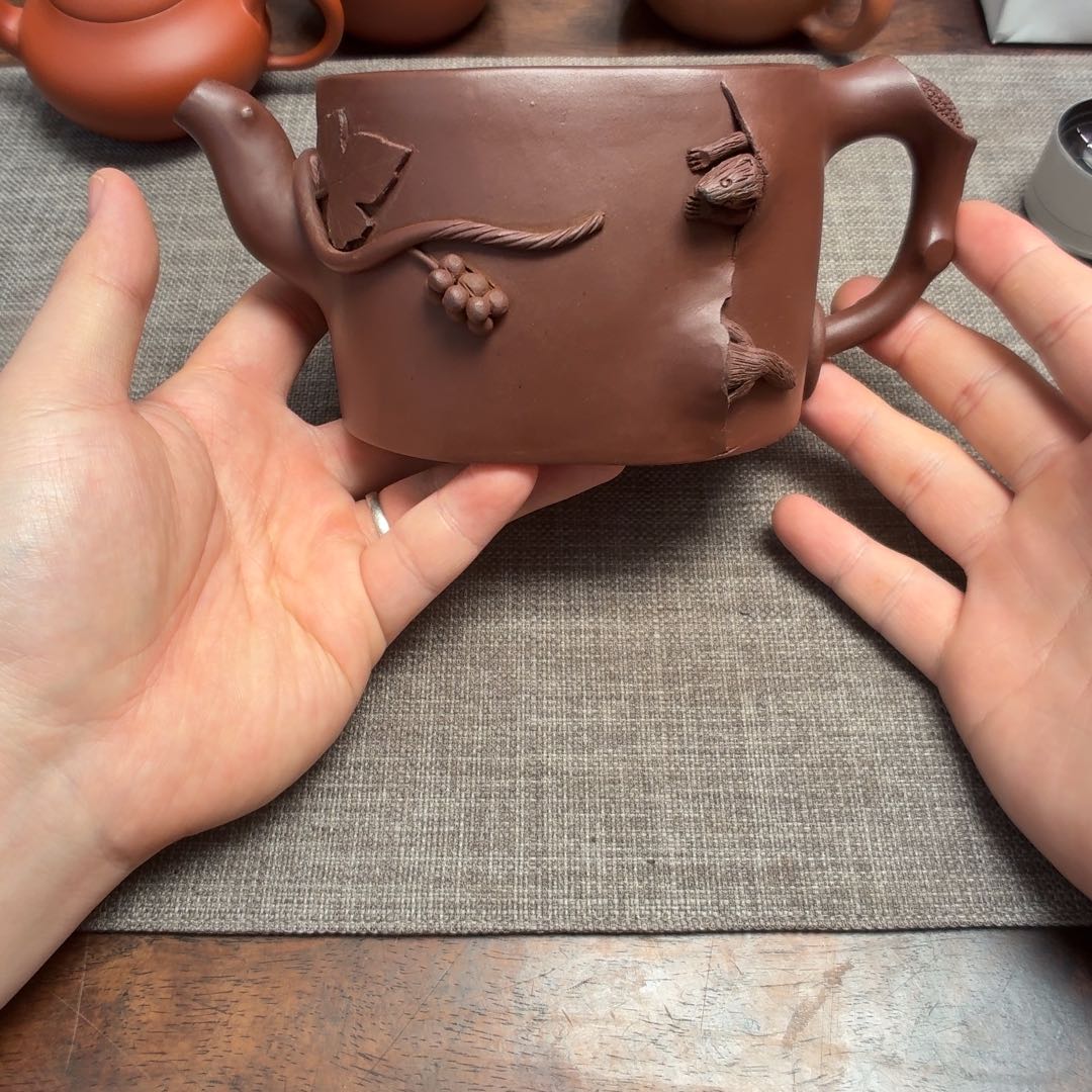 茶壶紫砂精品松鼠葡萄身桶