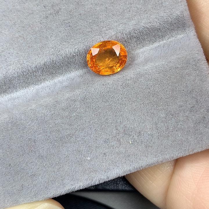裸石未镶嵌石榴石2.85ct芬达石