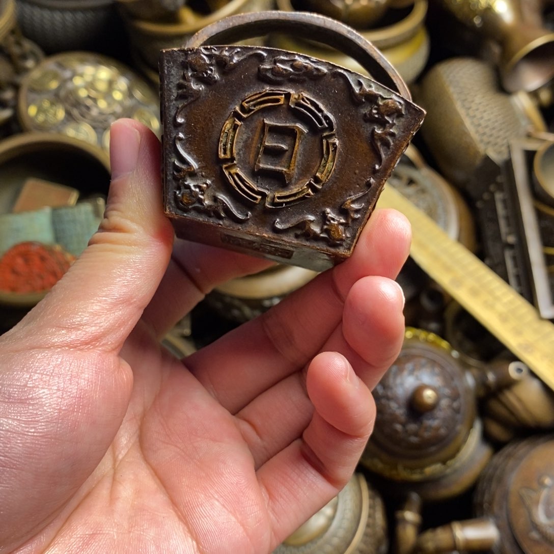 精美铜器做工精良