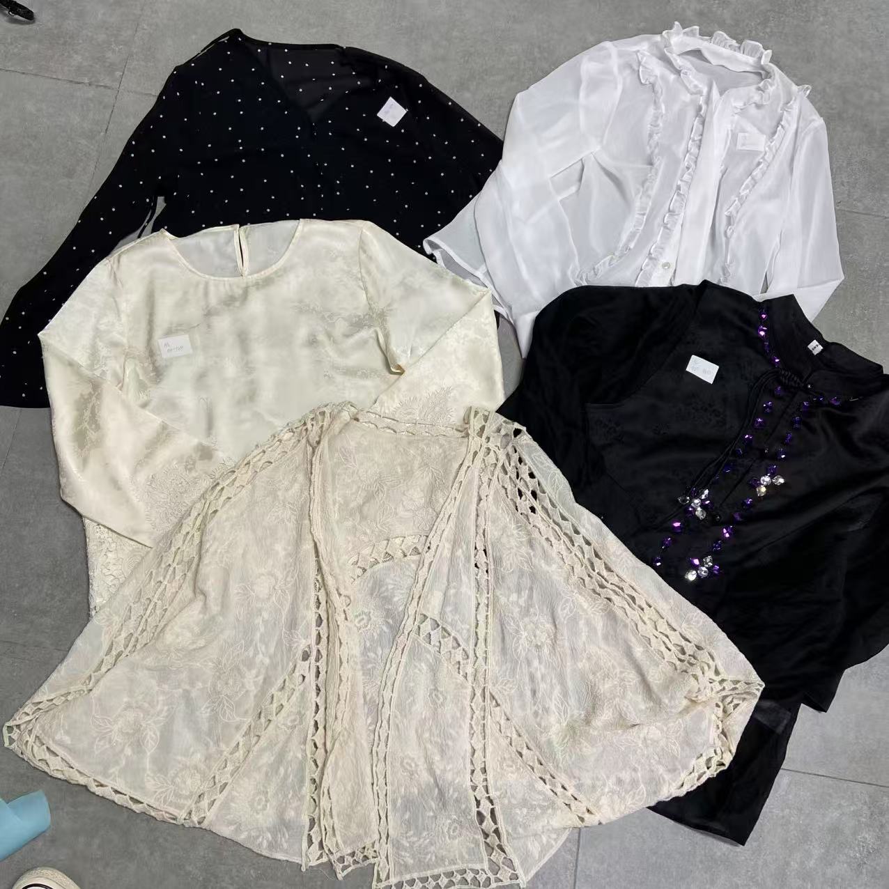 宽松女刺绣长袖蝙蝠镂空毛衫设计师抽绳   DZ250846