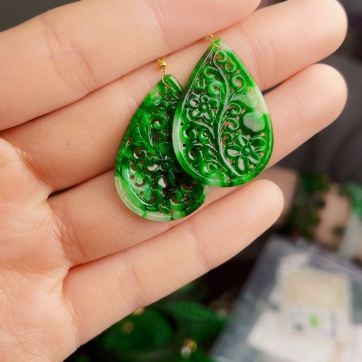 翡翠18K金镶嵌颈饰多样性