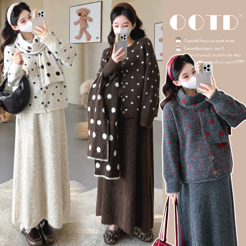 秋冬新款孕妇设计复古波点带围巾开扣开衫半身裙慵懒风毛衣套装